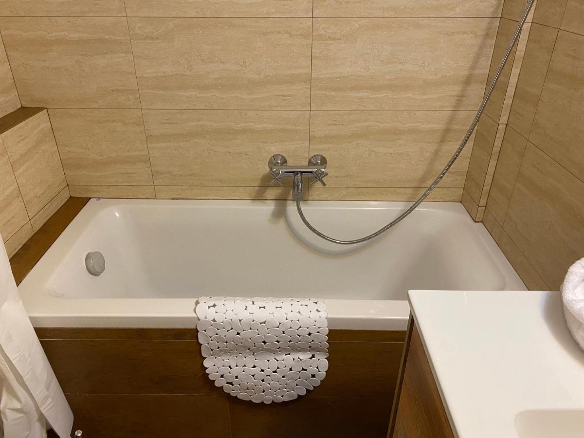 Traveller'S Choice Apartment Атина Екстериор снимка